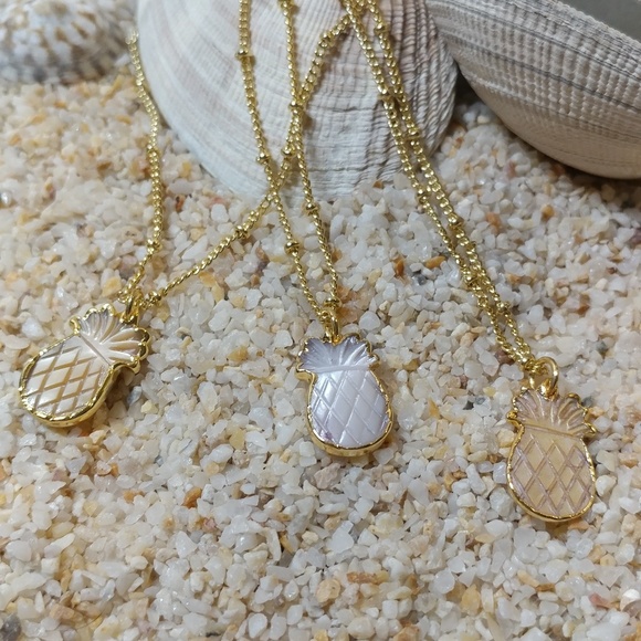 ✨14K Gold Plated Pineapple Shell Necklace✨ - Picture 2 of 4